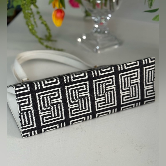 Balmain Signature B Black and White Handbag RARE Style - Picture 4 of 15